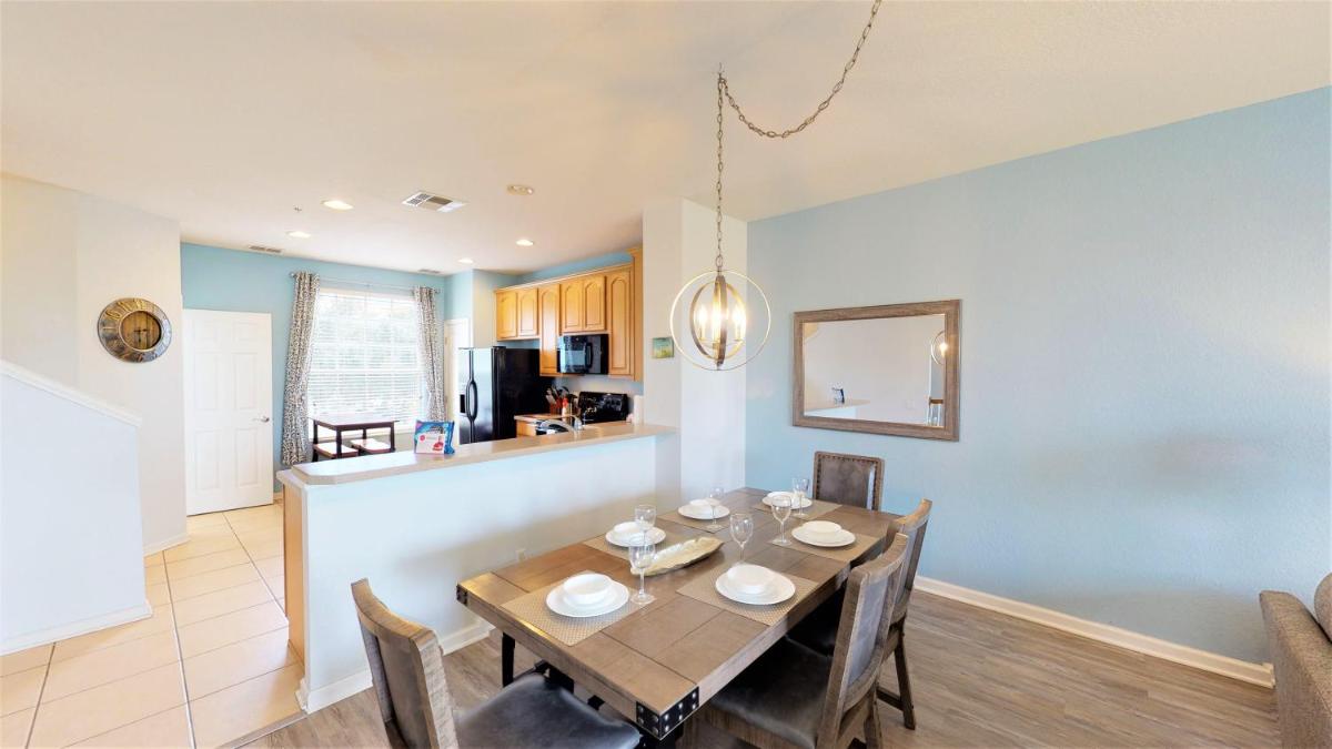 Lovely Townhome at Vista Cay Resort near WDW - Housity