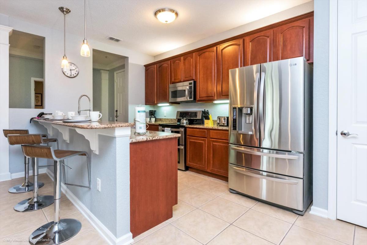 Beautiful Condo w Private Balcony Near Universal - Housity