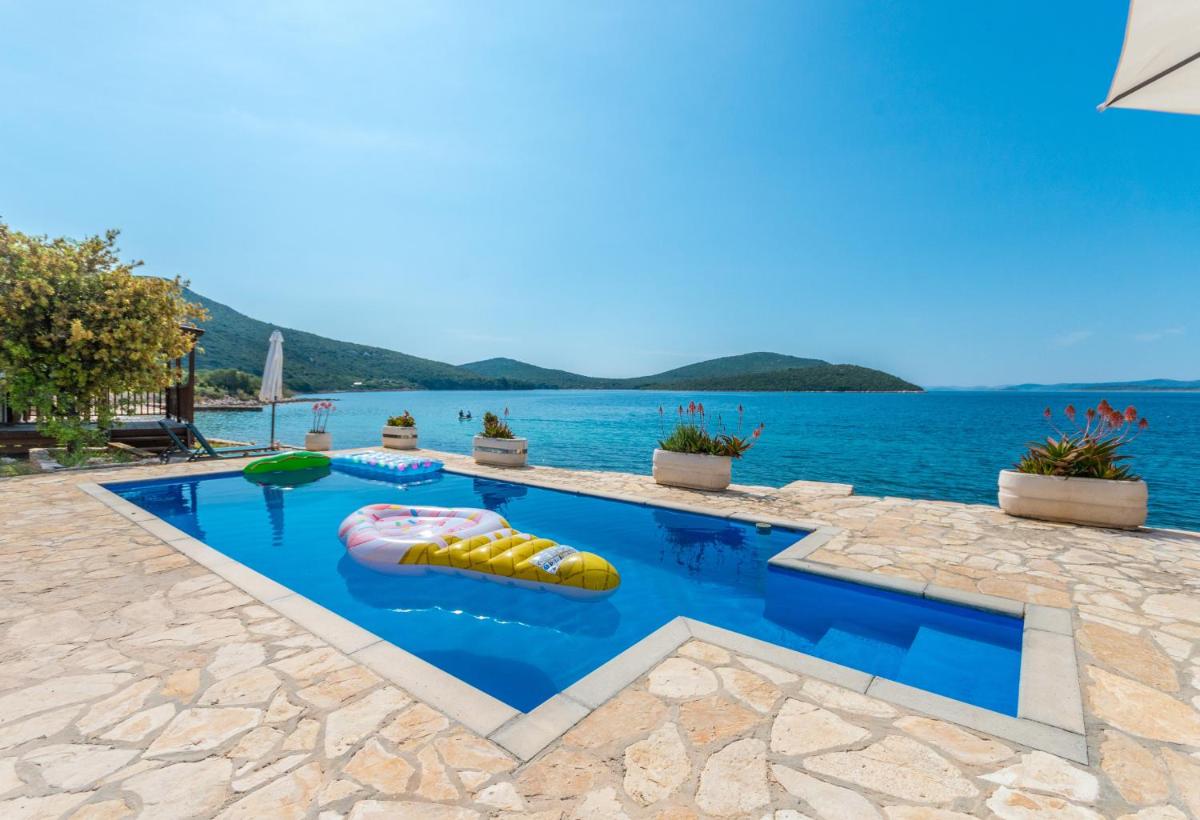 Bungalows with pool Dream of Kornati - Housity