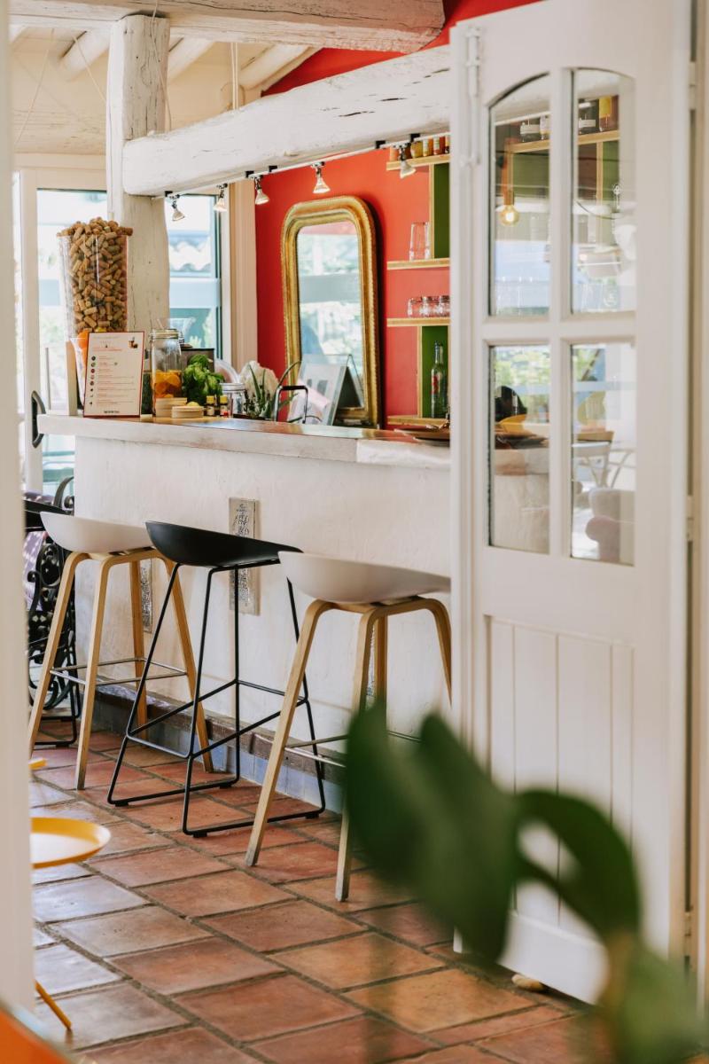 Restaurant ou autre lieu de restauration dans l'établissement Oustau Camarguen Hôtel & Spa