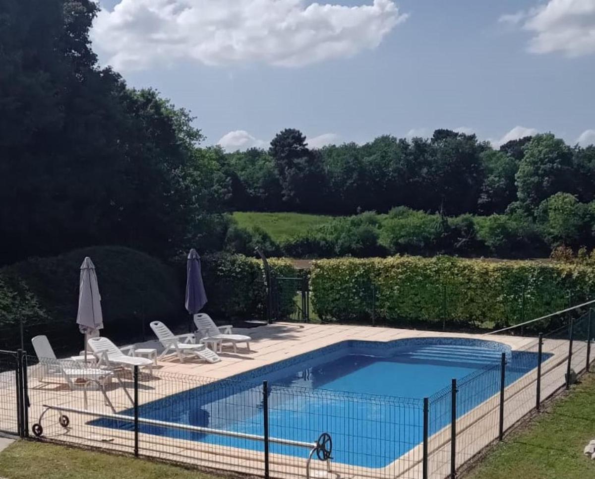 Couples only luxury all one level spacious Gite - Housity