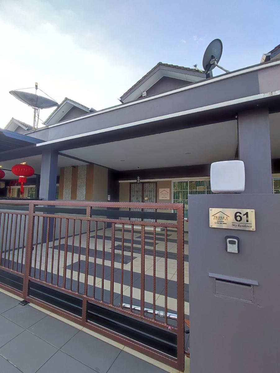Triple Z Homestay Kuching - LANDED 14 PAX - Housity