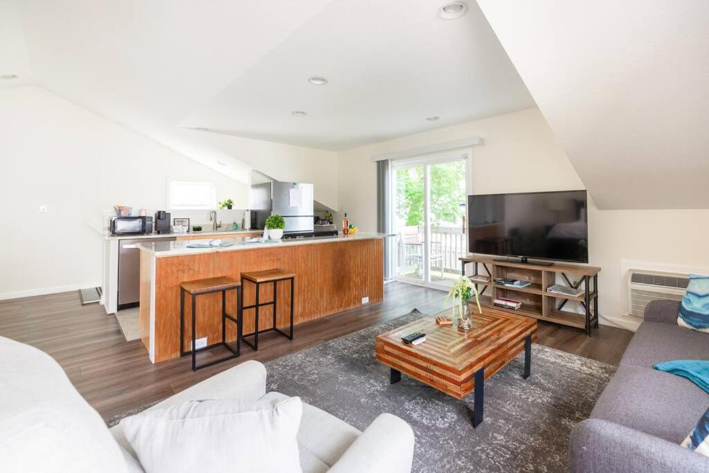 Open Studio 5 Minutes to Downtown - Housity