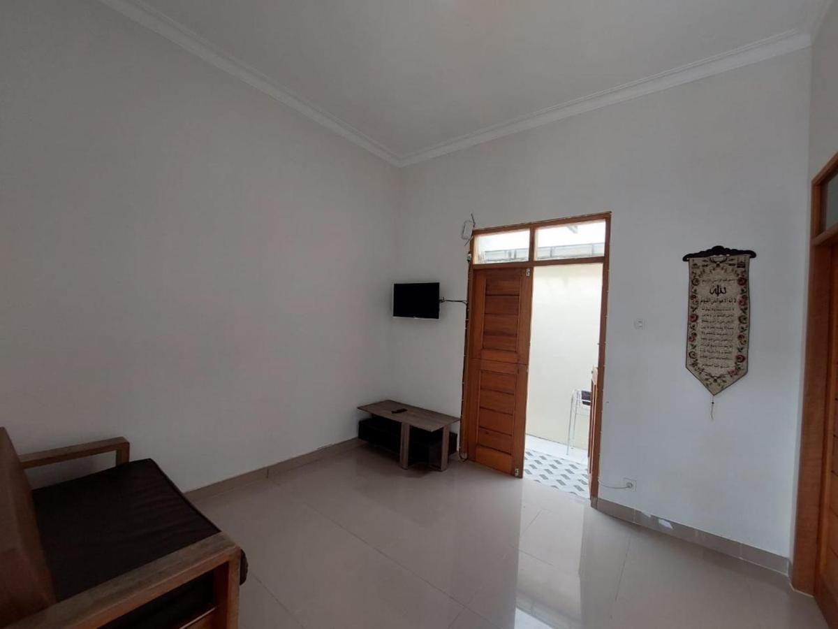 The awang Loji: Rumah Modern Minimalis Untuk 8 orang ( Max 10 ) - Housity