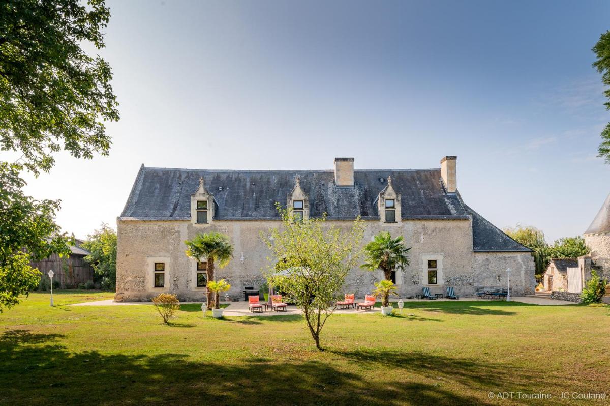 Le vieux château de Hommes - Housity
