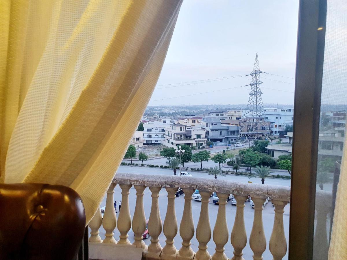 ECO FRIENDLY 1,2 Bed Apt in Civic Centre, Bahria Town - Housity