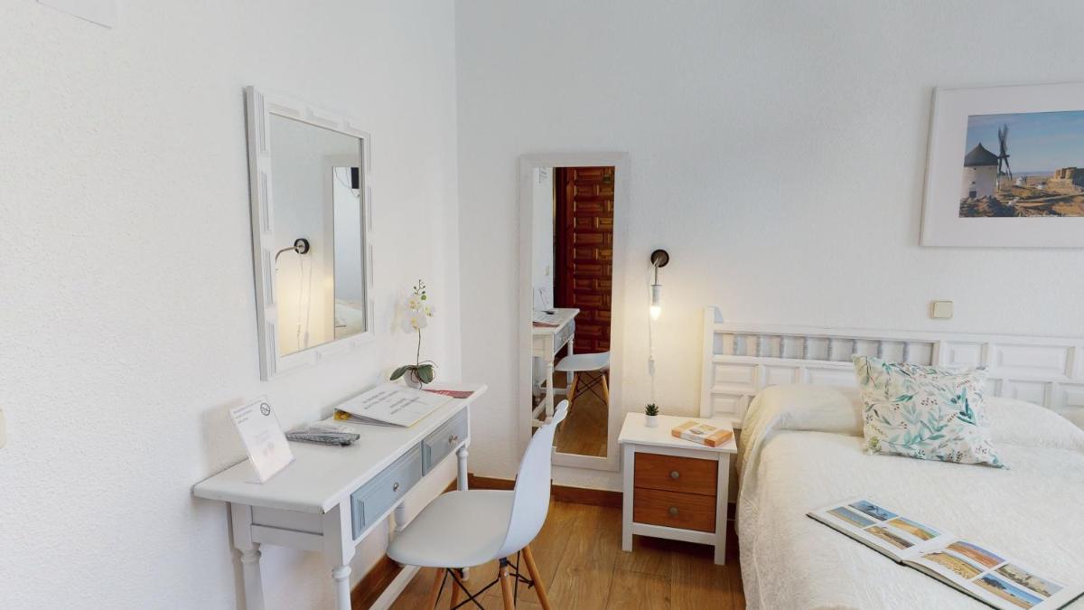 Hotel Consuegra - Housity