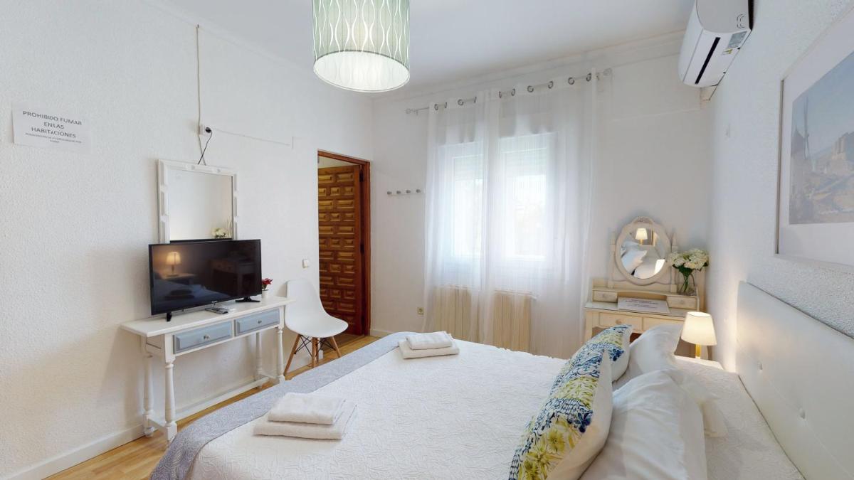 Hotel Consuegra - Housity
