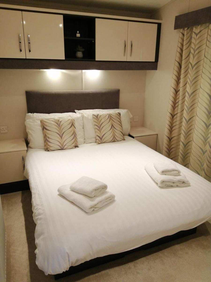 No1 Borwick Lakes - Housity
