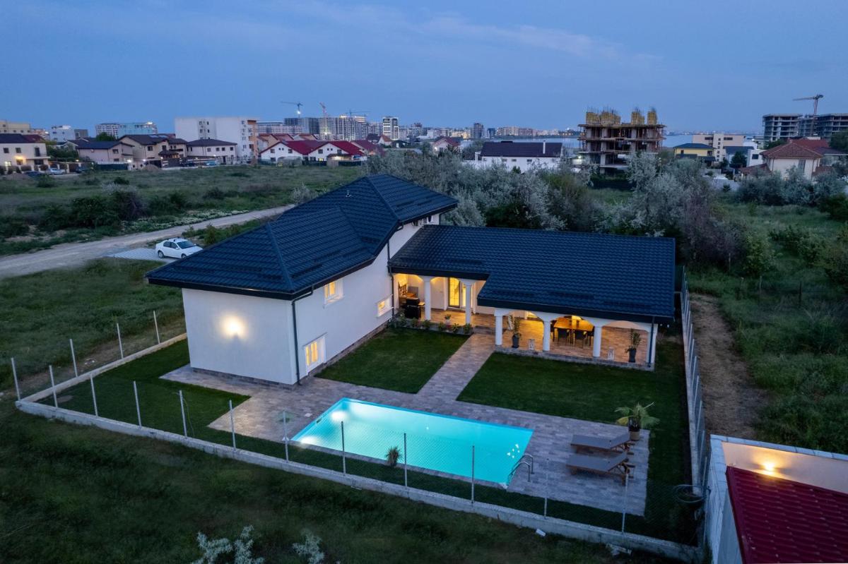 Pool House Mamaia - Housity