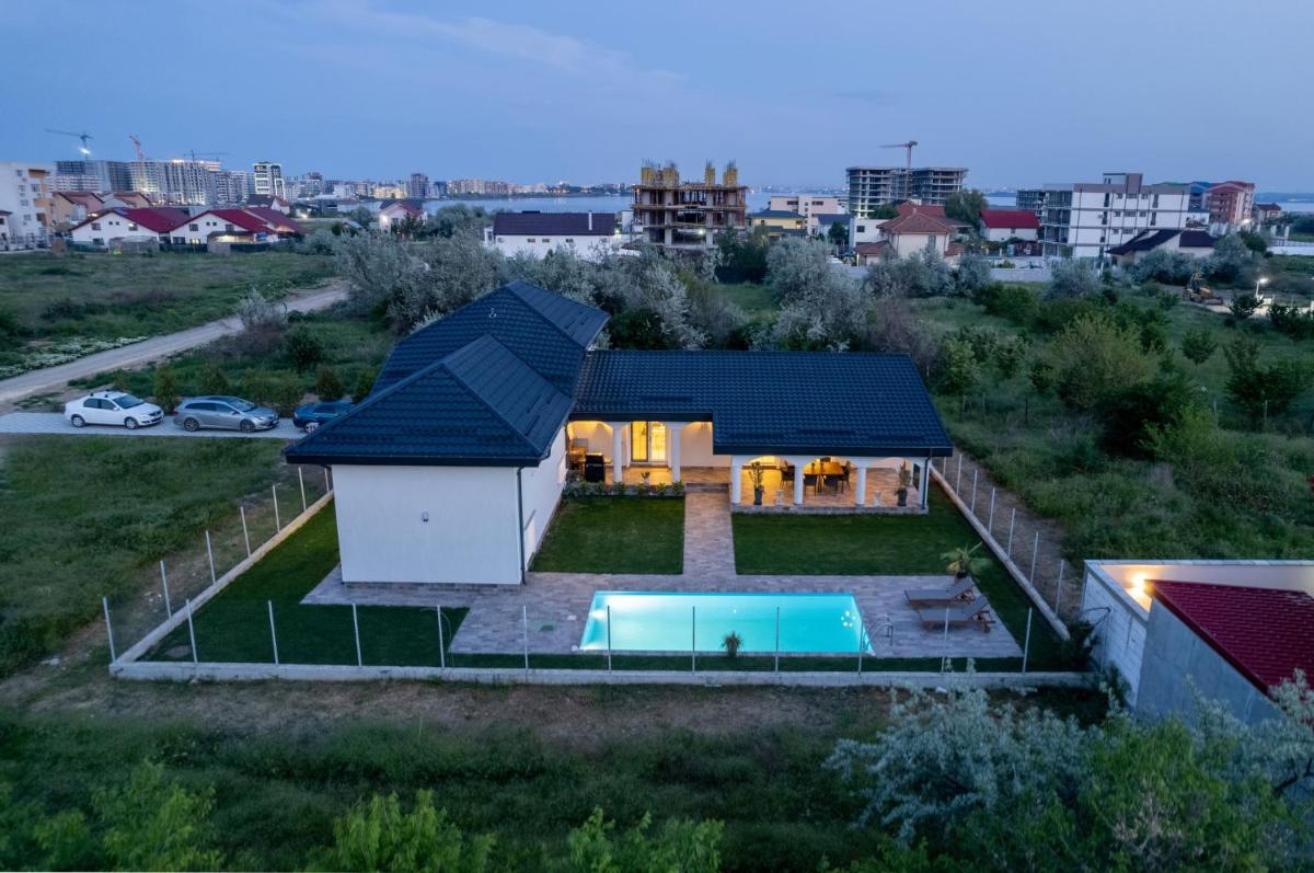 Pool House Mamaia - Housity