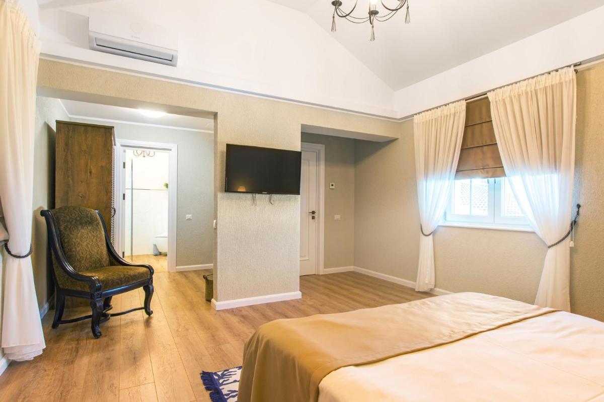 Pool House Mamaia - Housity