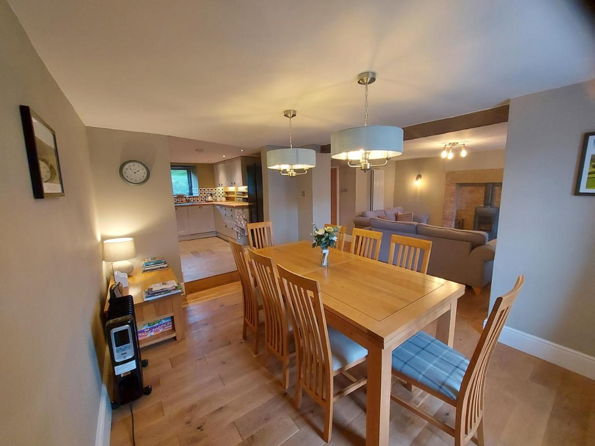 Luxurious 4 bedroom Cottage in the Yorkshire Dales - Housity