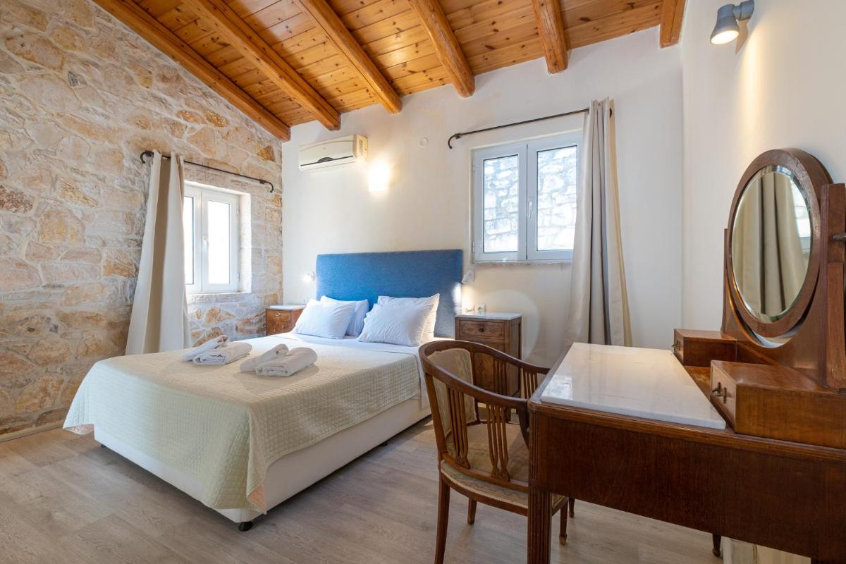 Artist's House Villa with infinity pool in Vigla -Kalami - Kouloura - Housity