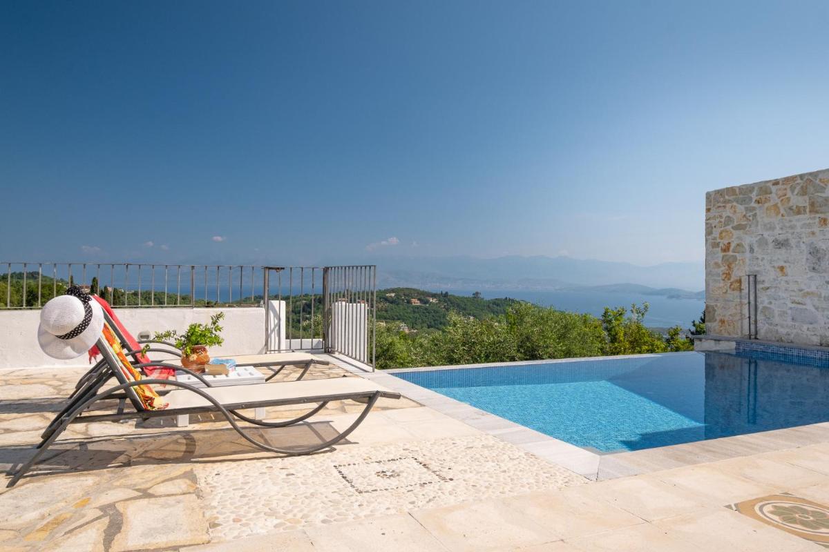 Artist's House Villa with infinity pool in Vigla -Kalami - Kouloura - Housity