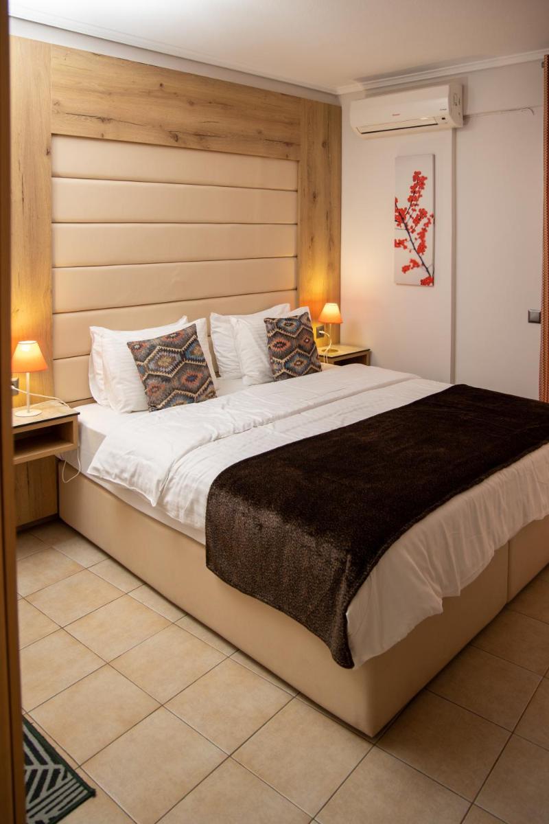 Seven Heaven Premium Suites - Housity