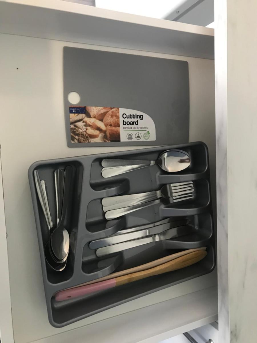 Roland apartment WestND Victor hugo street 2527