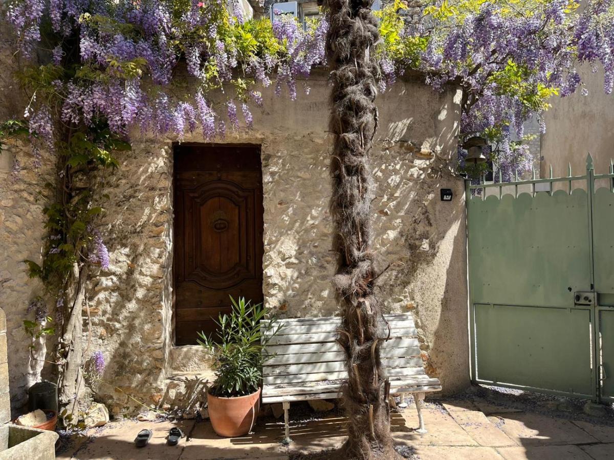 Chez les filles - Housity