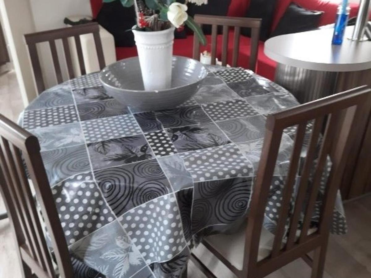 Mobil'home à Dolus-d'Oléron (17) avec terrasse, cuisine d'été et proche plages - 4 couchages - FR-1-246A-120 - Housity