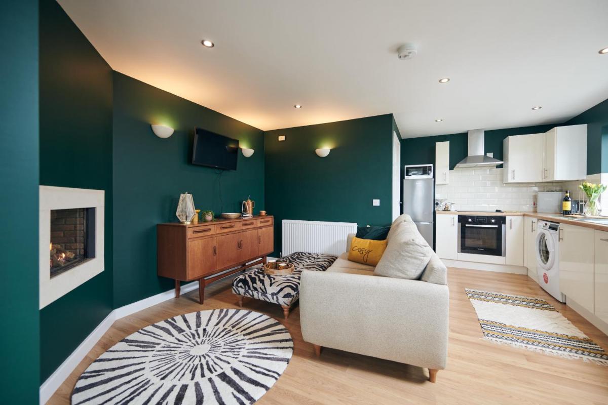 Maes Y Mel- A Couples, Pet Friendly, Rural Romantic Getaway with countryside views - Housity