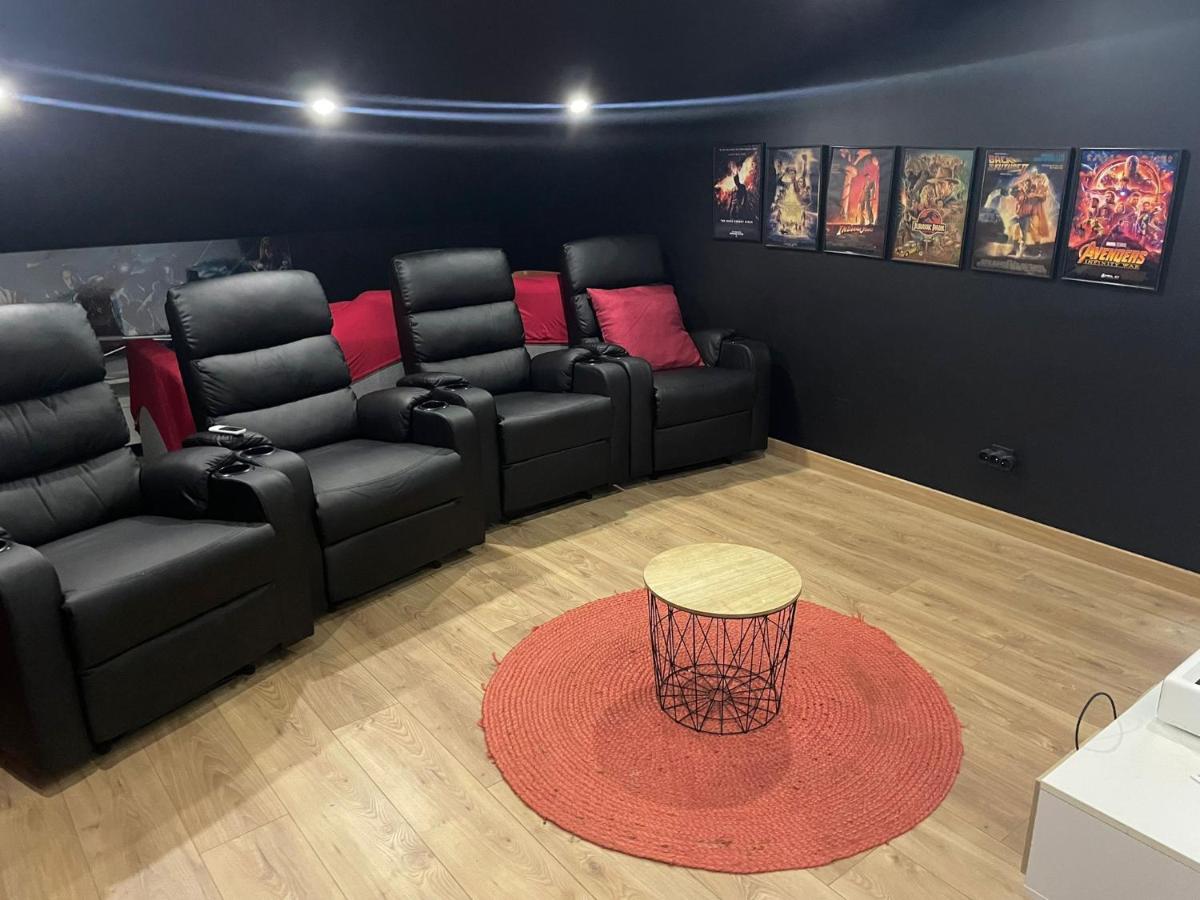 Villa calme piscine proche mer petite salle cinéma - Housity
