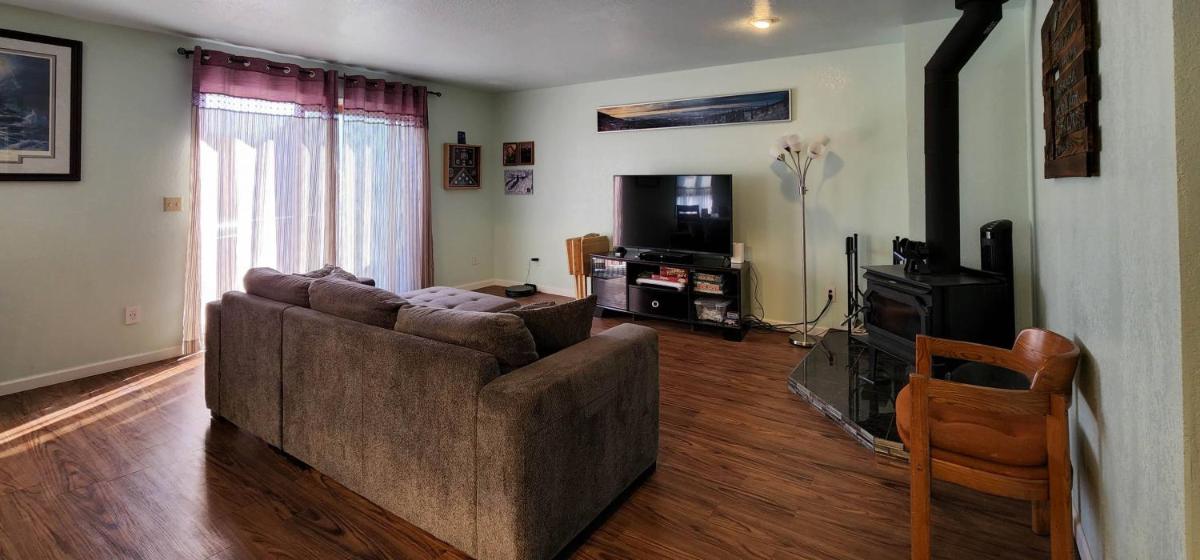 Suitetrails - Trinity Escapes - Two Bedroom two bathroom full Apartment near airport
