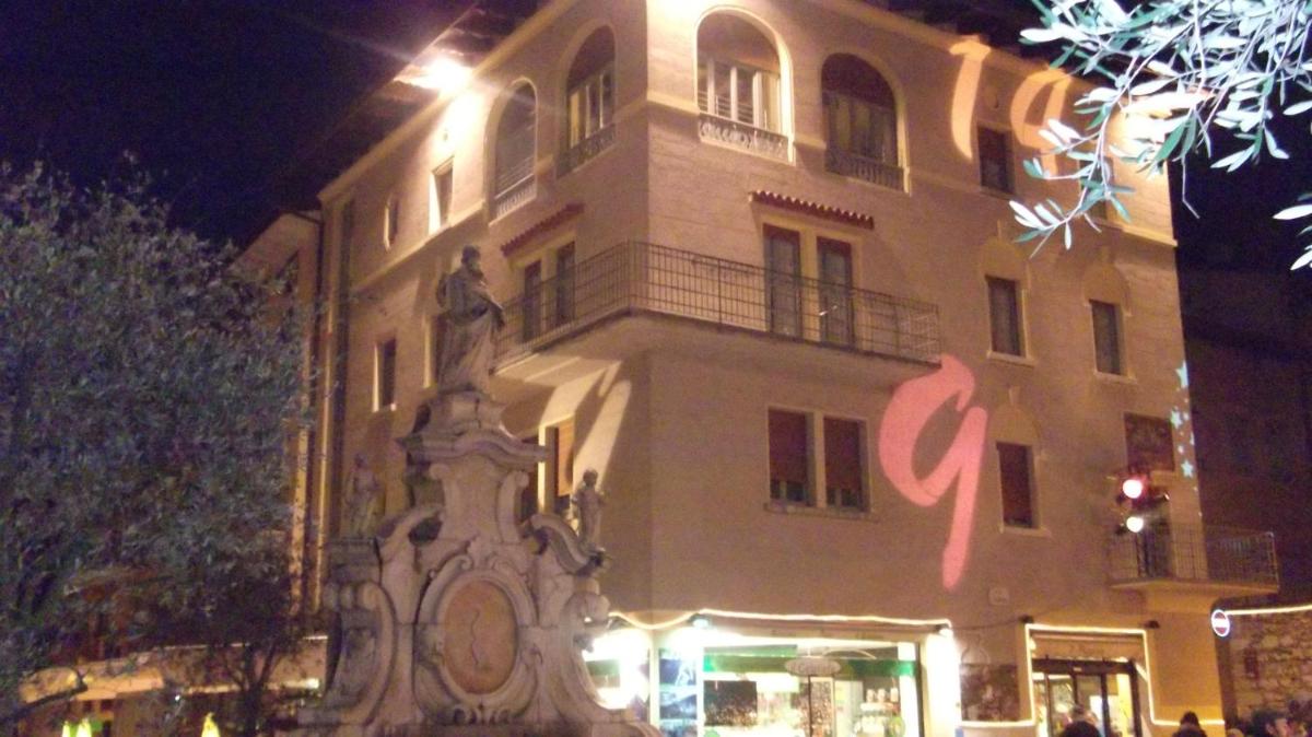 APPARTAMENTS SUPERIOR ,o SUITE GARDARCO - Housity