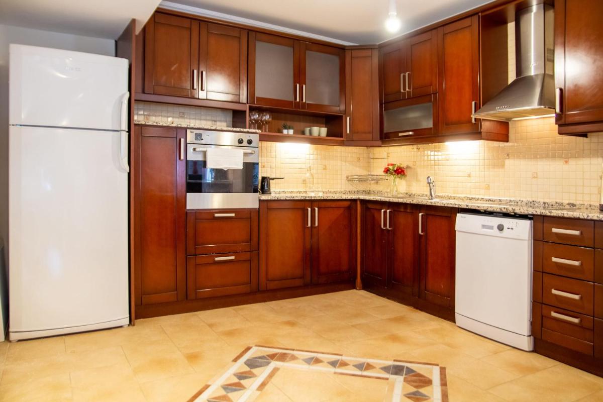 Flat with Central Location, in Karsiyaka - Housity