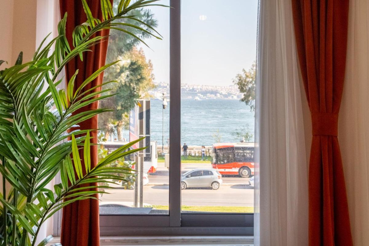 Flat with Central Location, in Karsiyaka - Housity