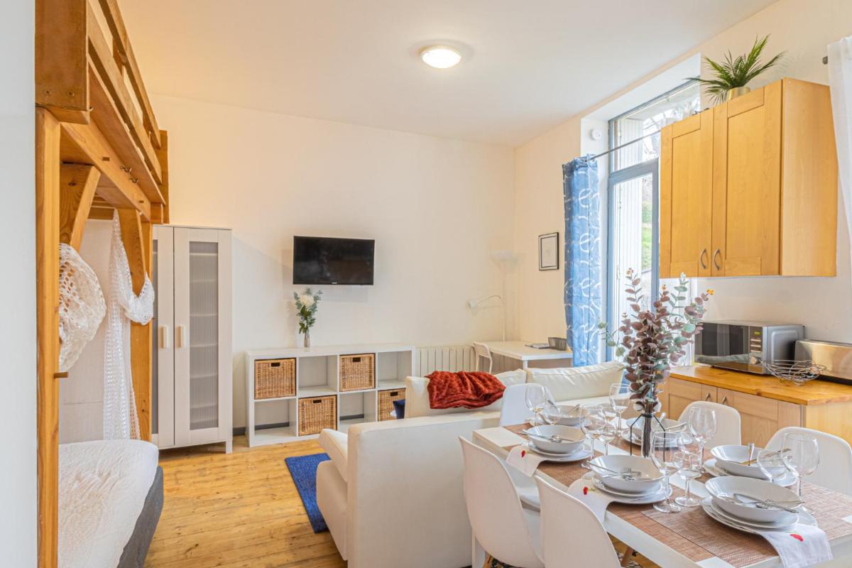 L'EXQUISE ATYPIQUE- Calme -Hauteur du Centre -Cour - Housity