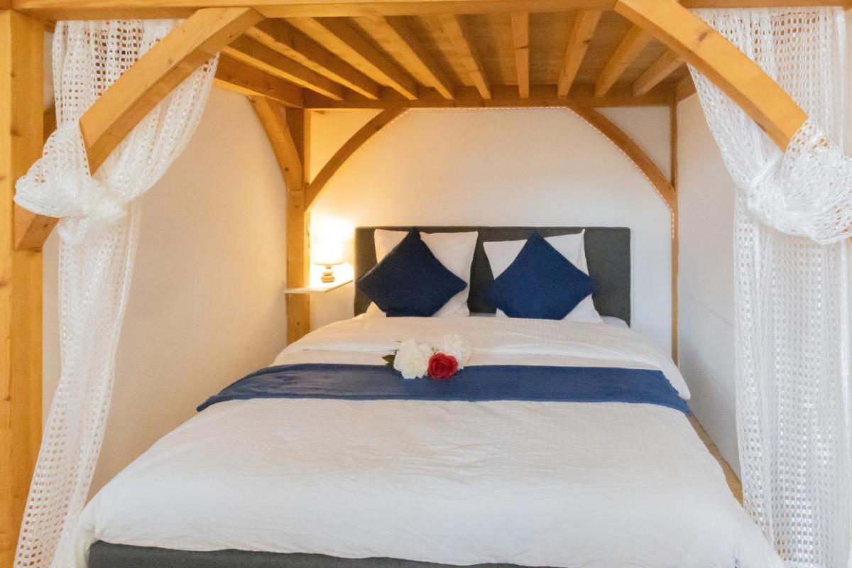 L'EXQUISE ATYPIQUE- Calme -Hauteur du Centre -Cour - Housity