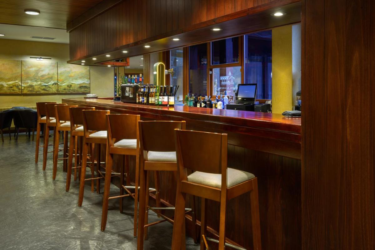 El salón o zona de bar de Hotel Saliecho