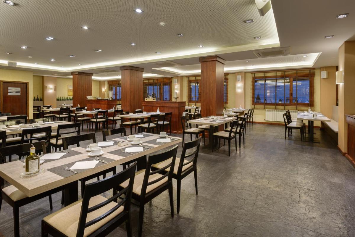 Un restaurante o sitio para comer en Hotel Saliecho