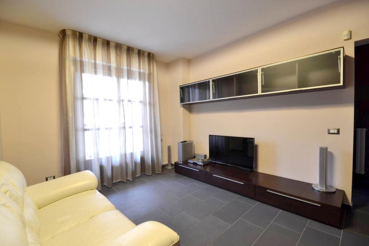 Spacious apartment in Vercelli with terrace and garden - Housity