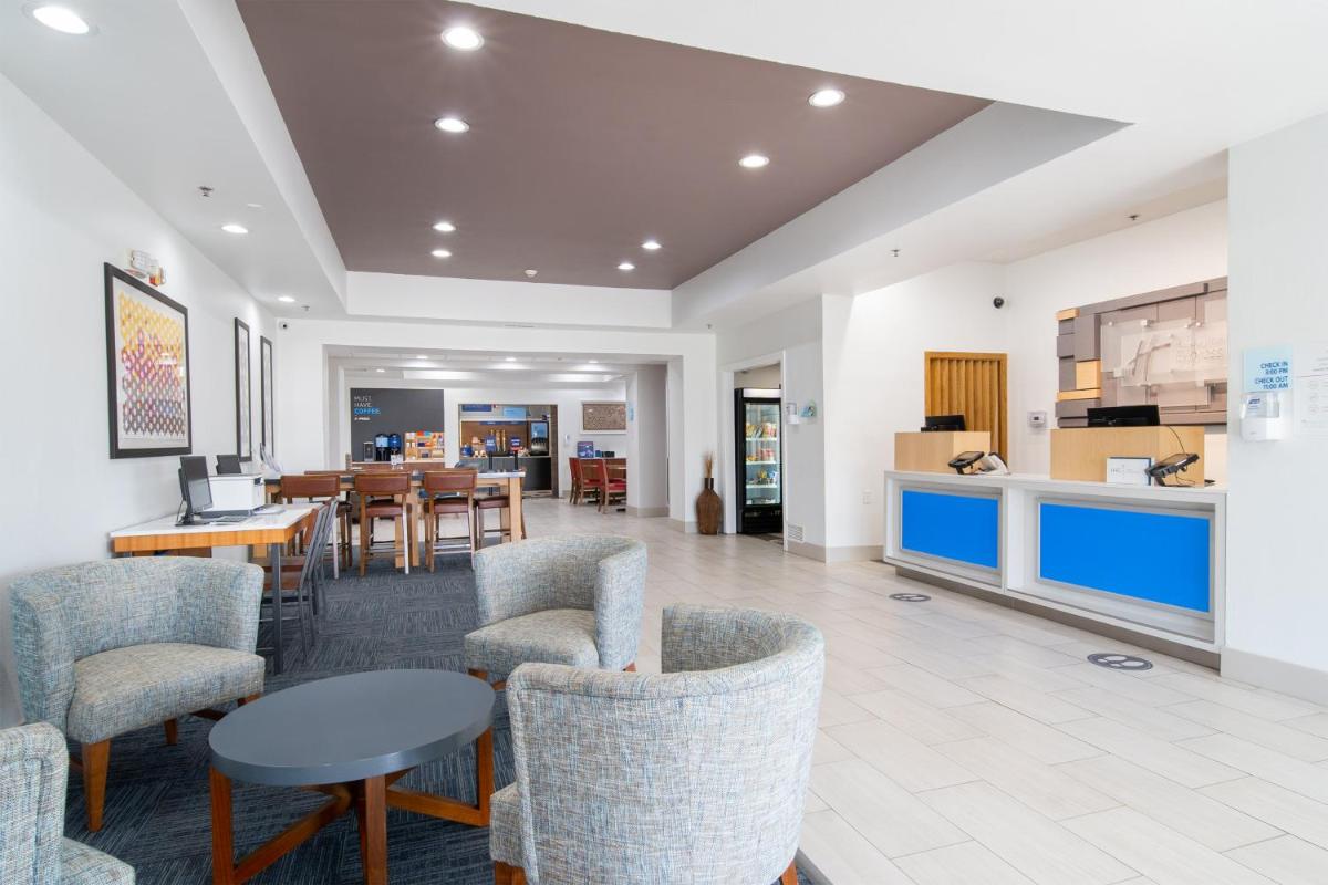 Holiday Inn Express Hotel & Suites Bedford by IHG - Housity
