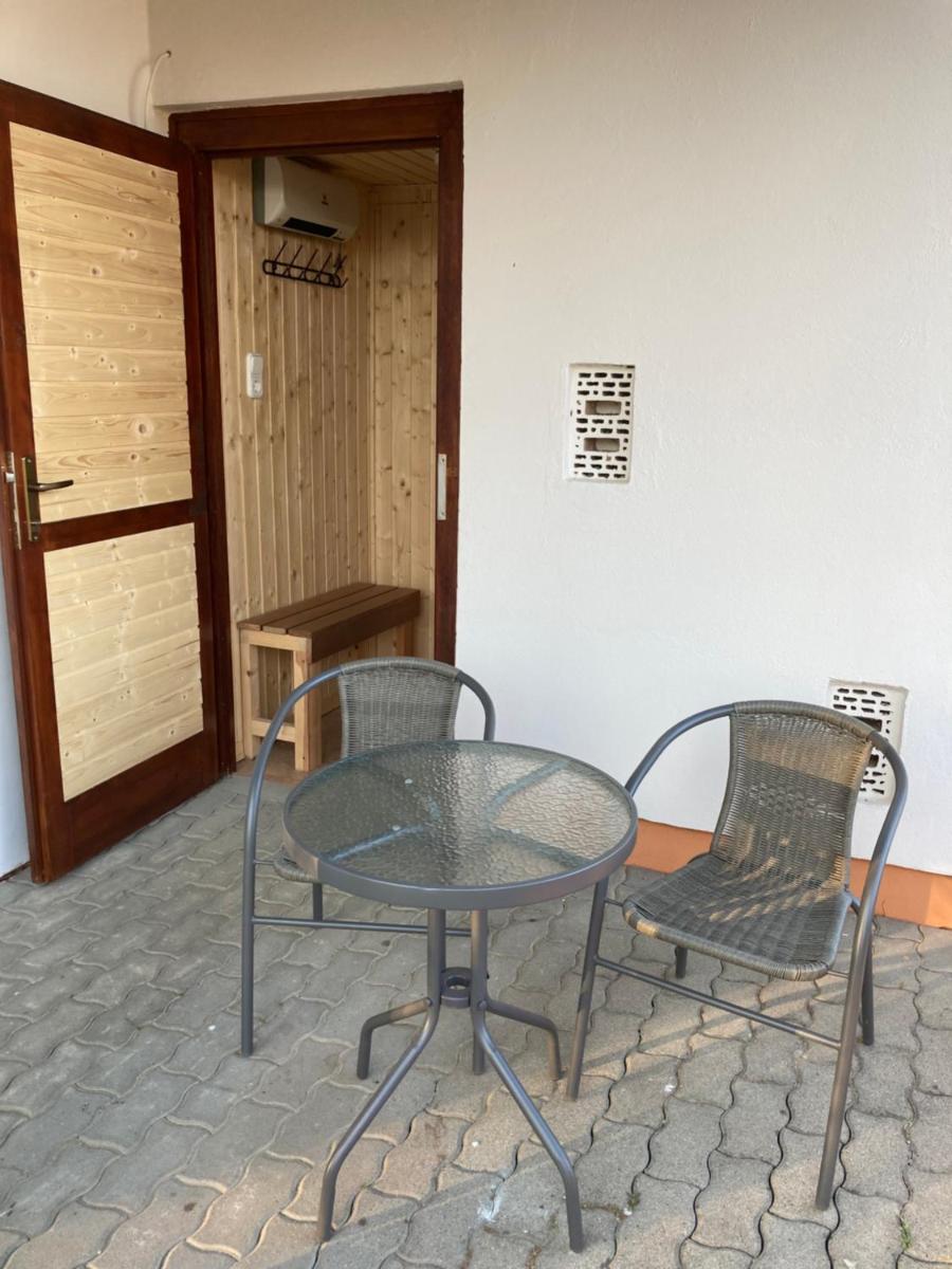 Kopa vendégház - Housity