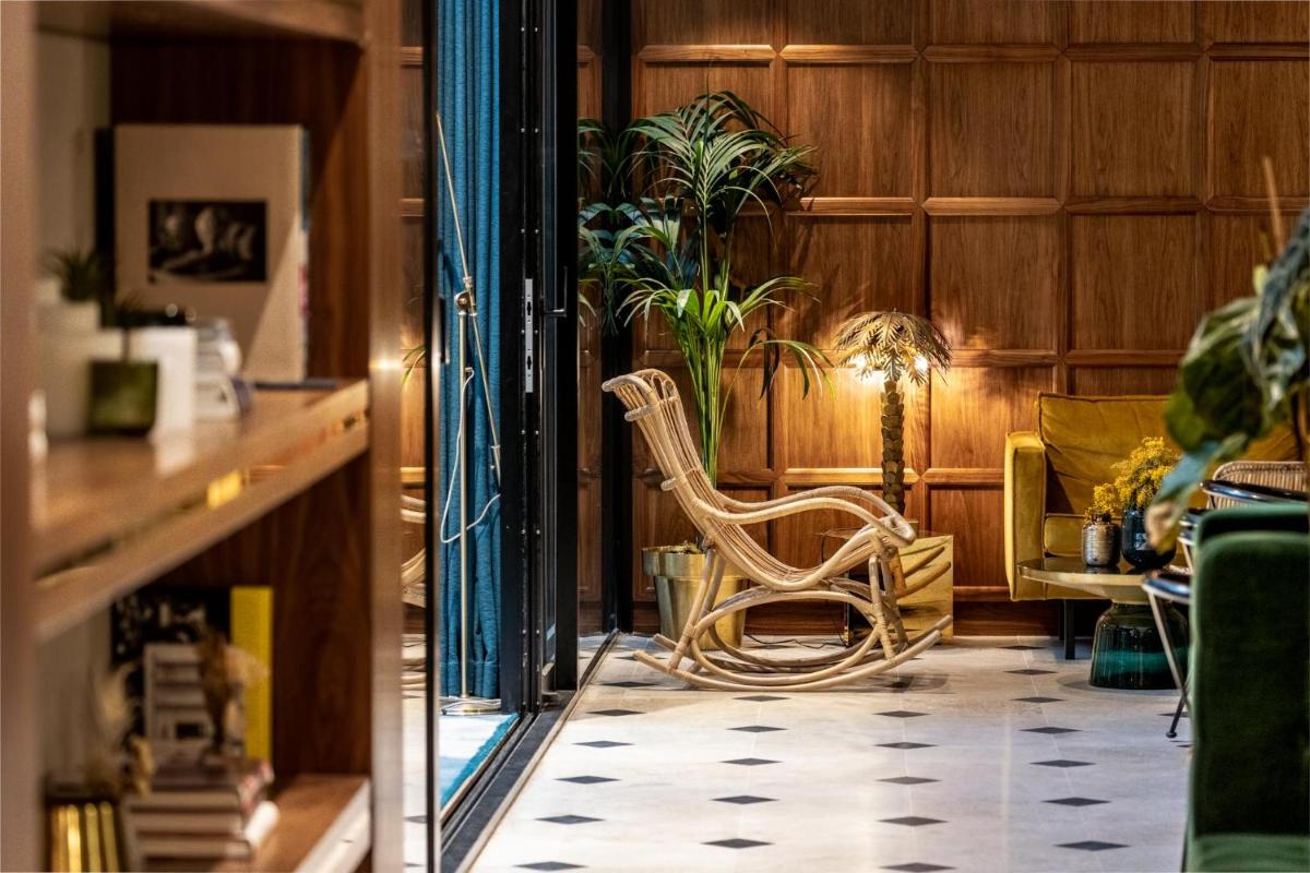 Coin salon dans l'établissement Hotel Parister Piscine & Spa