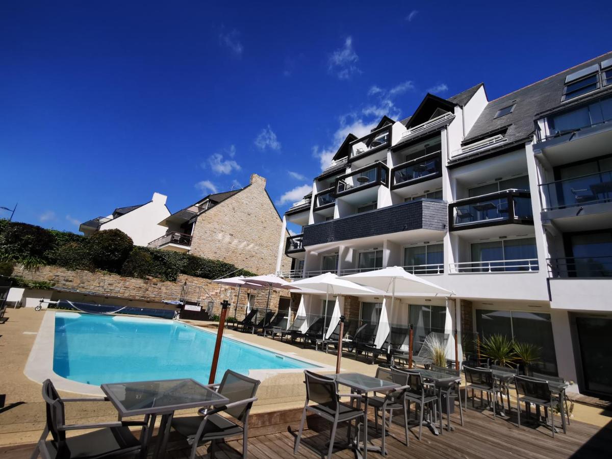 Piscine de l'établissement Le Churchill Hôtel & Spa ou située à proximité