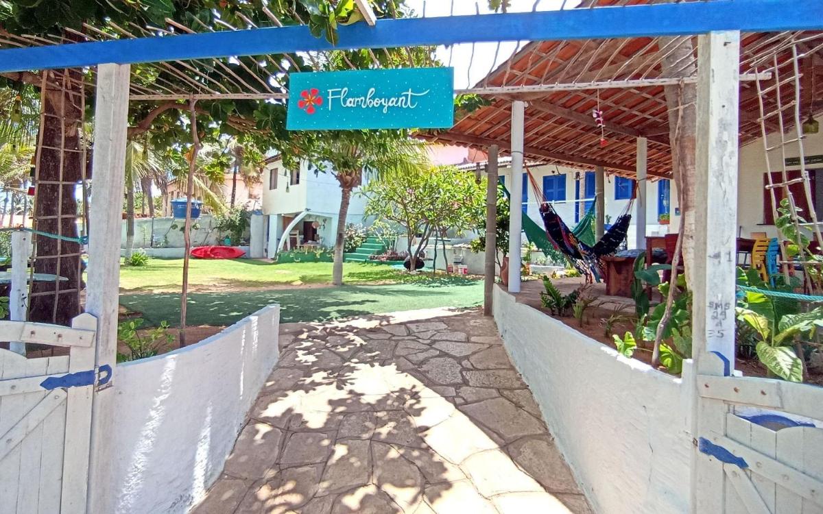 Casa na Praia da Peroba Icapuí CE vista mar, piscina, caiaques, jardim florido e cozinheiro incluso - Housity