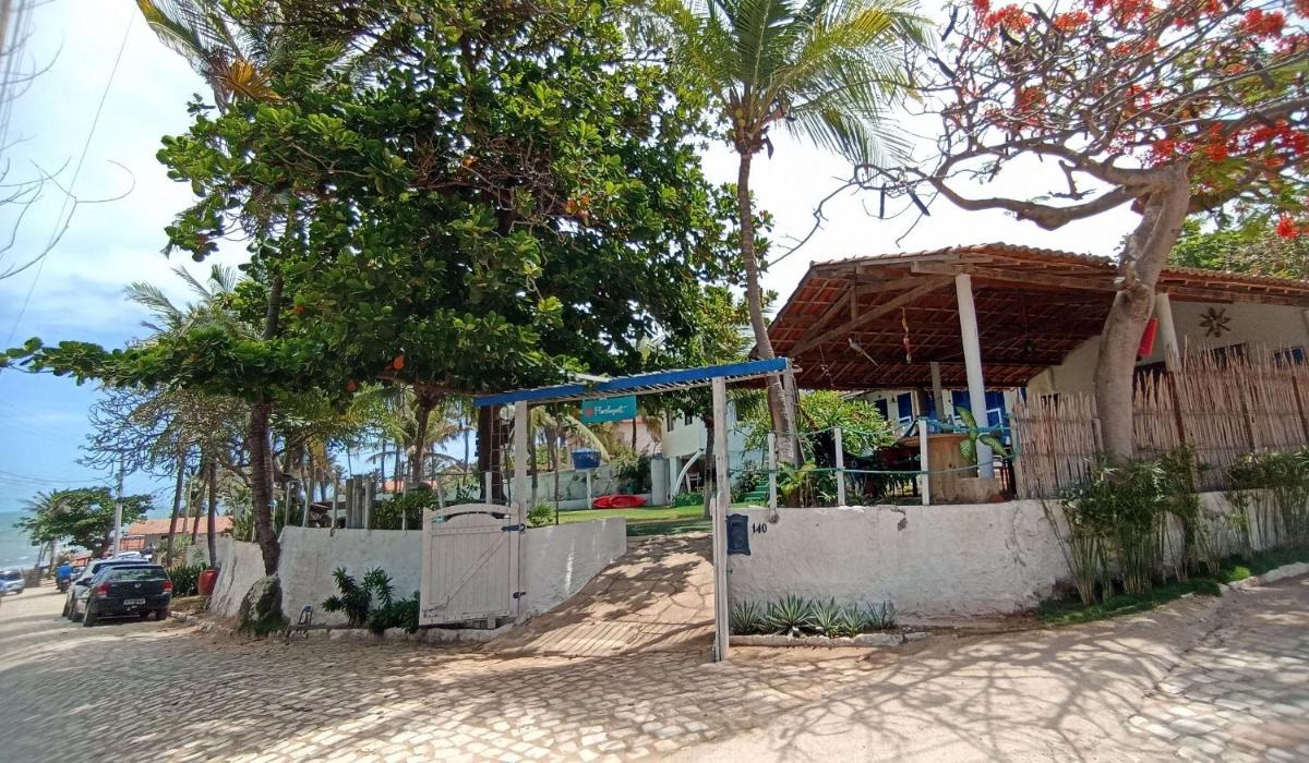 Casa na Praia da Peroba Icapuí CE vista mar, piscina, caiaques, jardim florido e cozinheiro incluso - Housity