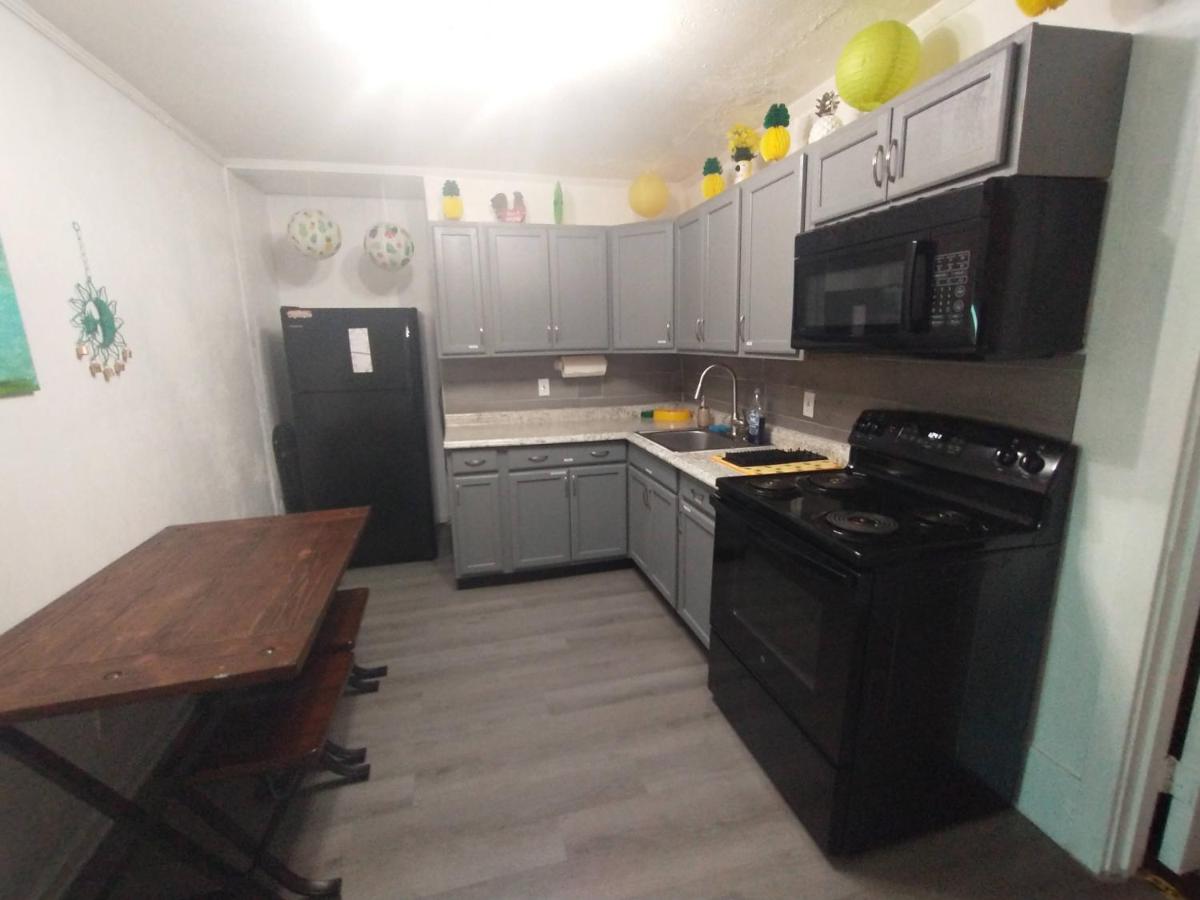 Welcome to Pineapple House! - Housity