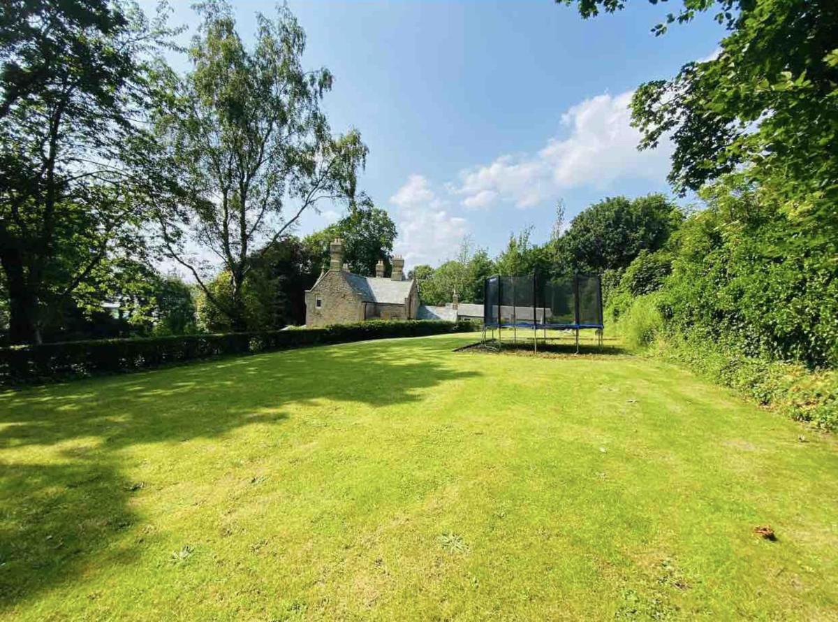 Exclusive 4-Bed House 10 minutes from Newcastle - Housity