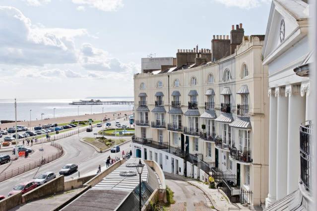 Stunning 2 bed with Sea View in Hastings Old Town - Housity