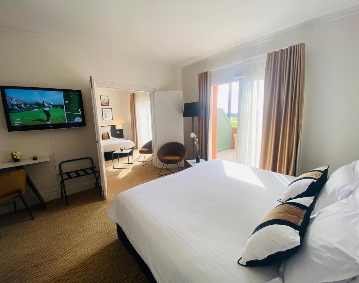 Télévision ou salle de divertissement dans l'établissement Palmyra Golf Hotel & Spa