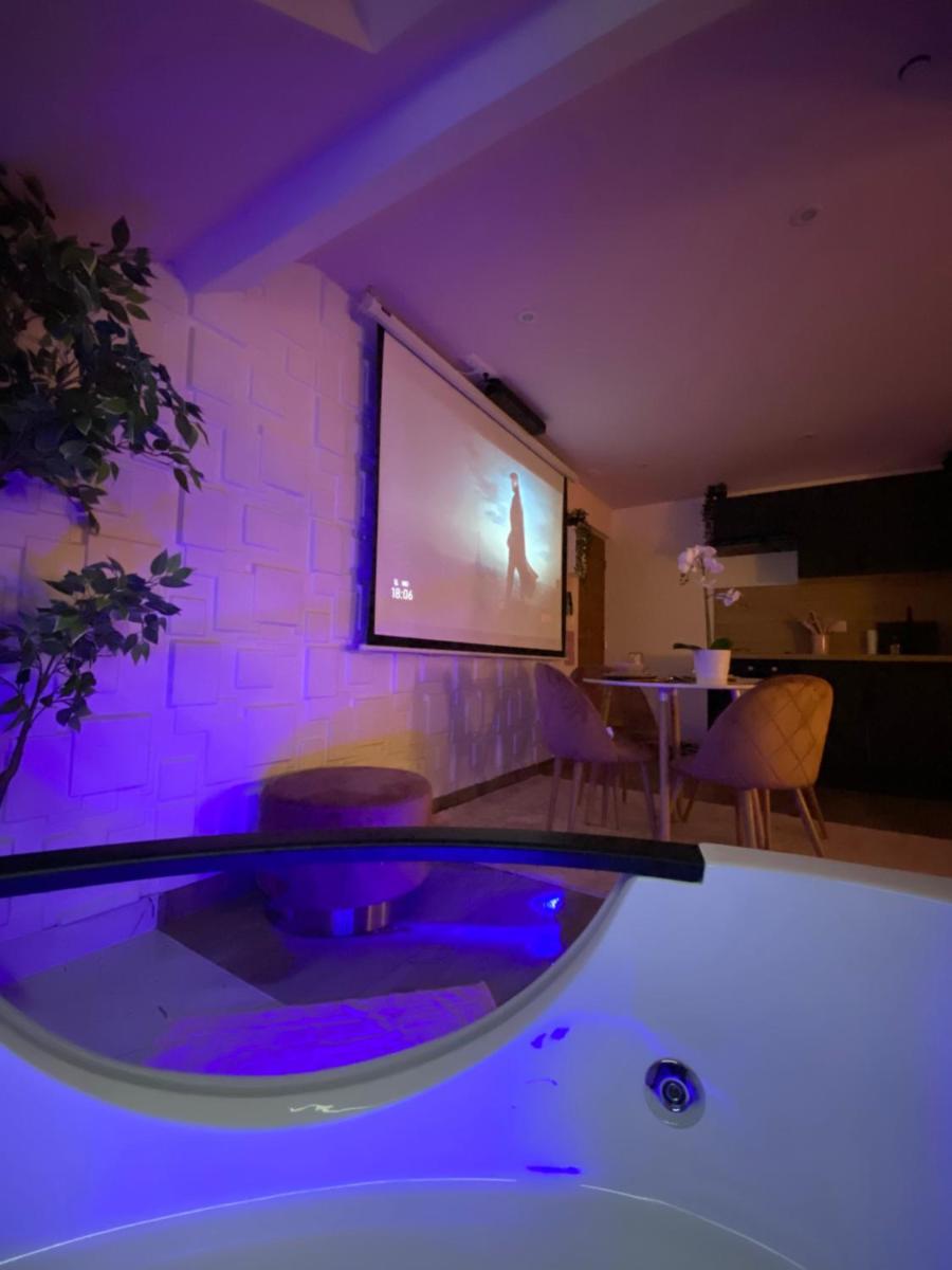 Capsule color deluxe Balnéo I écran home cinéma I console de jeux - Housity