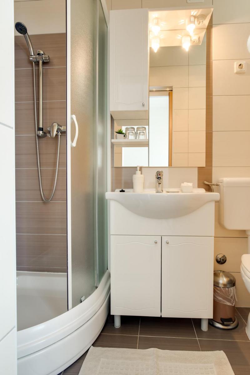 Rooms Marijana Obrovac - Housity