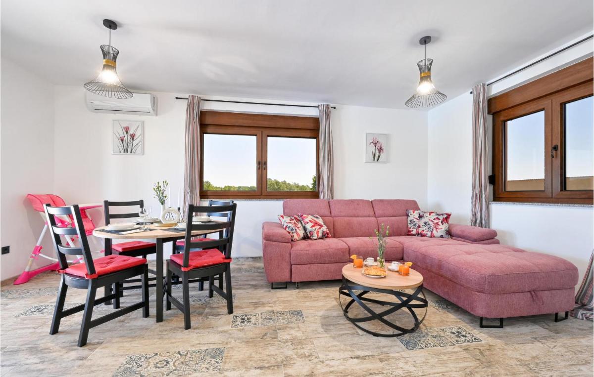 Stunning Home In Pitomaca With Wifi - Housity