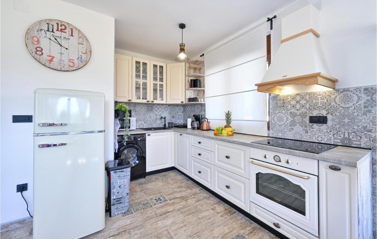 Stunning Home In Pitomaca With Wifi - Housity