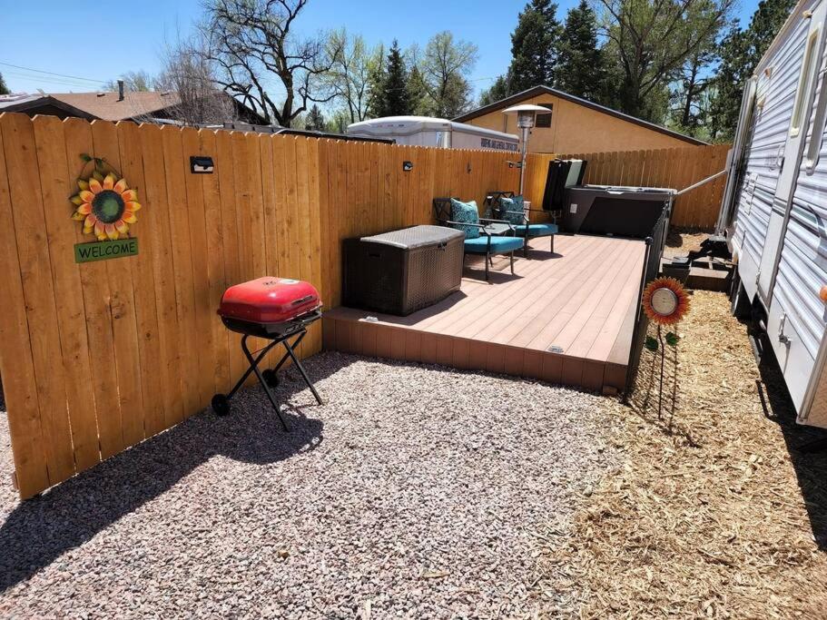 Delightful 1 Bedroom Camper with Outdoor Hot Tub - Housity