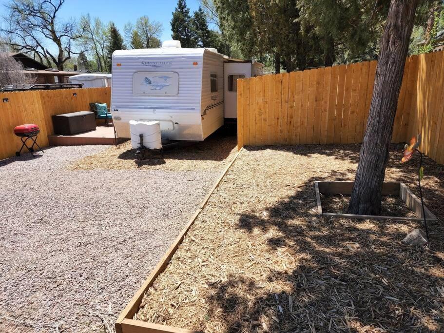 Delightful 1 Bedroom Camper with Outdoor Hot Tub - Housity